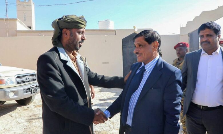 البحسني يزور مقر حلف قبائل حضرموت ويناقش تطبيع الأوضاع في المحافظة