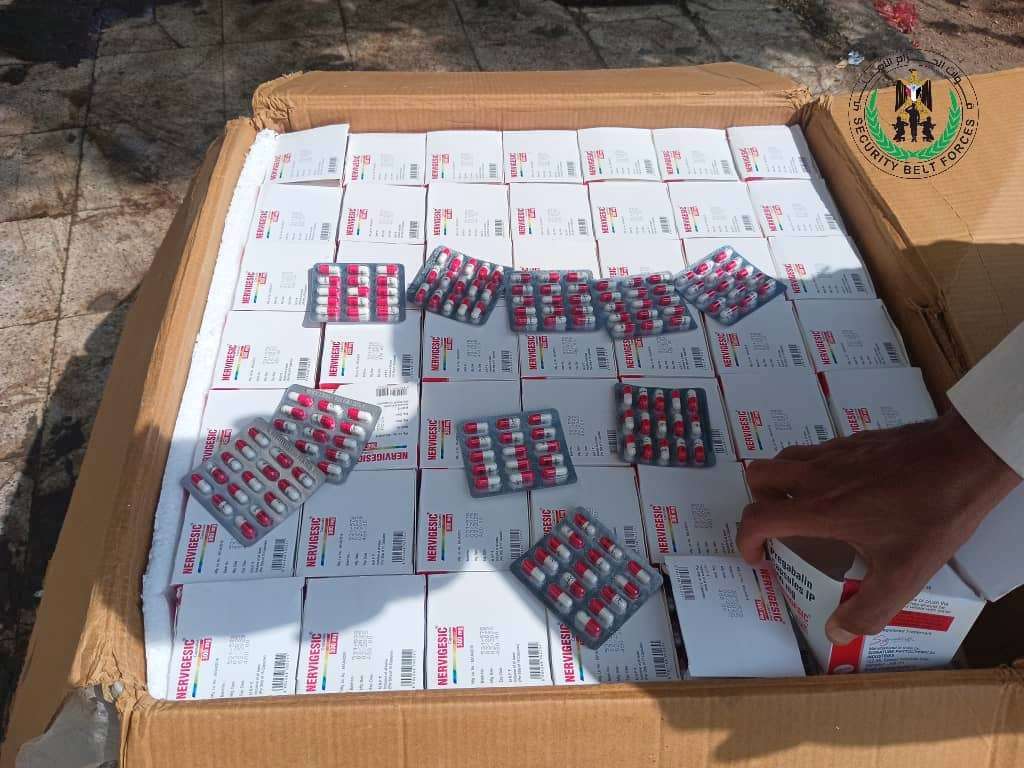 قوات حزام طوق عدن تضبط شحنة كبيرة من الأدوية المخدرة غرب العاصمة