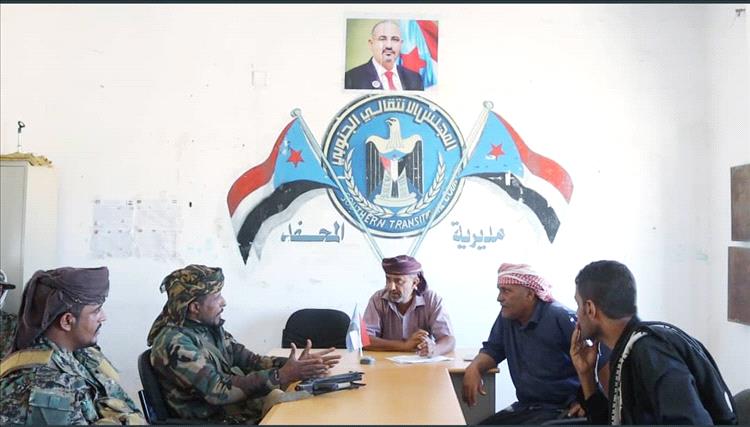 انتقالي المحفد يبحث مع الحزام الأمني تعزيز التنسيق لحفظ الأمن والاستقرار بالمديرية